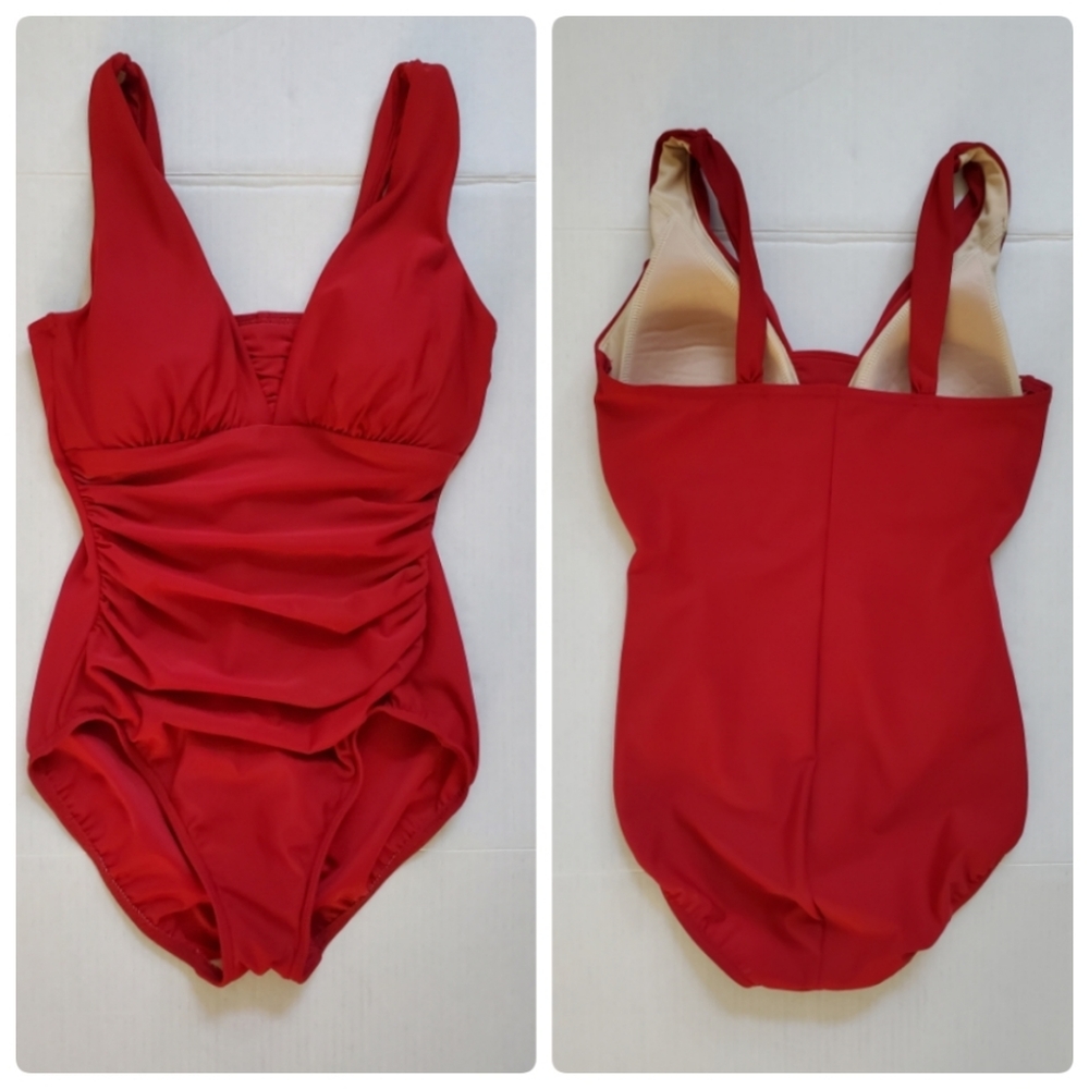 Land's End one piece swimsuit size 10. Goo…